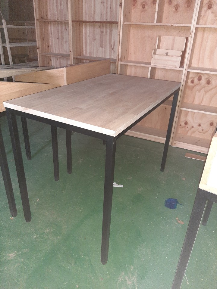 책상 선반 책꽂이 등 교구 제작