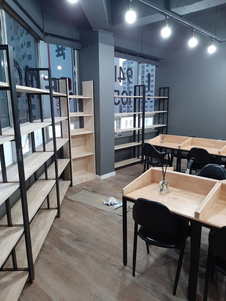 책상 선반 책꽂이 등 교구 제작